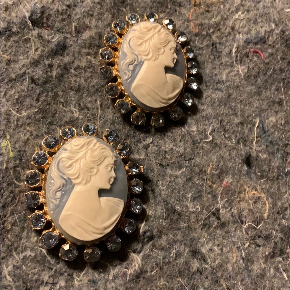 Cameo belt buckles